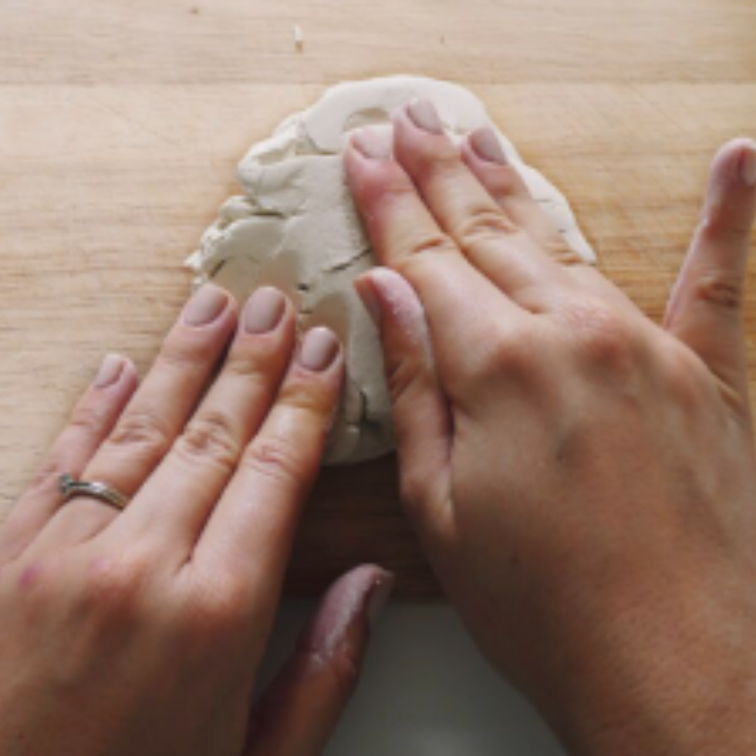 Le kit de poterie en argile autodurcissante
